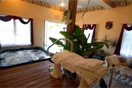 The Lion And The Rose Bed & Breakfast Whitefield ภายนอก รูปภาพ