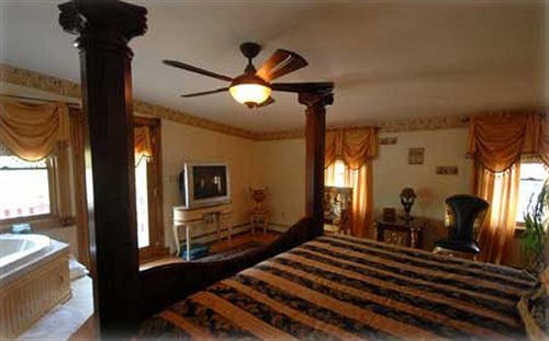 The Lion And The Rose Bed & Breakfast Whitefield ภายนอก รูปภาพ